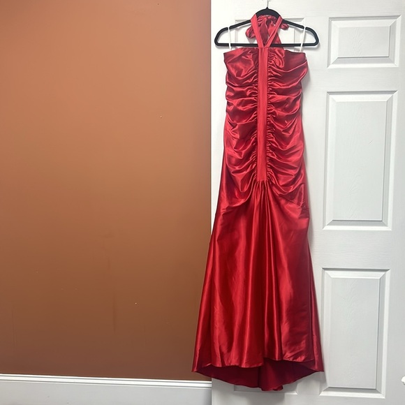 Jessica McClintock Dresses & Skirts - Jessica McClintock vintage red satin gown with train in back size 16